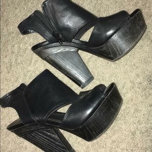 GB Platform Black Heels